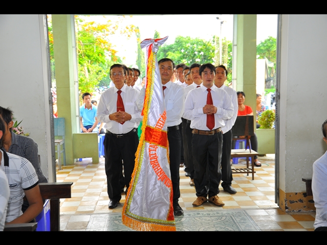 Hình ảnh ngày gia đinh phạt tạ Thánh Tâm Chúa Giêsu tuyên hứa