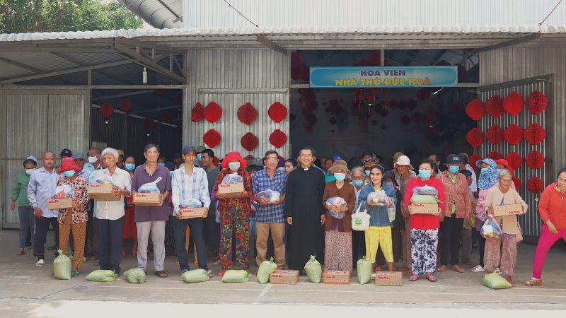 CHA ĐAMINH NGUYỄN THANH LIÊM – CHÁNH SỞ GX. ĐỨC HÒA PHÁT QUÀ, CHIA SẺ NIỀM VUI CHO NHỮNG NGƯỜI KHIẾM THỊ VÀ KHUYẾT TẬT NHÂN NGÀY LỄ BỔN MẠNG 08-08-2024